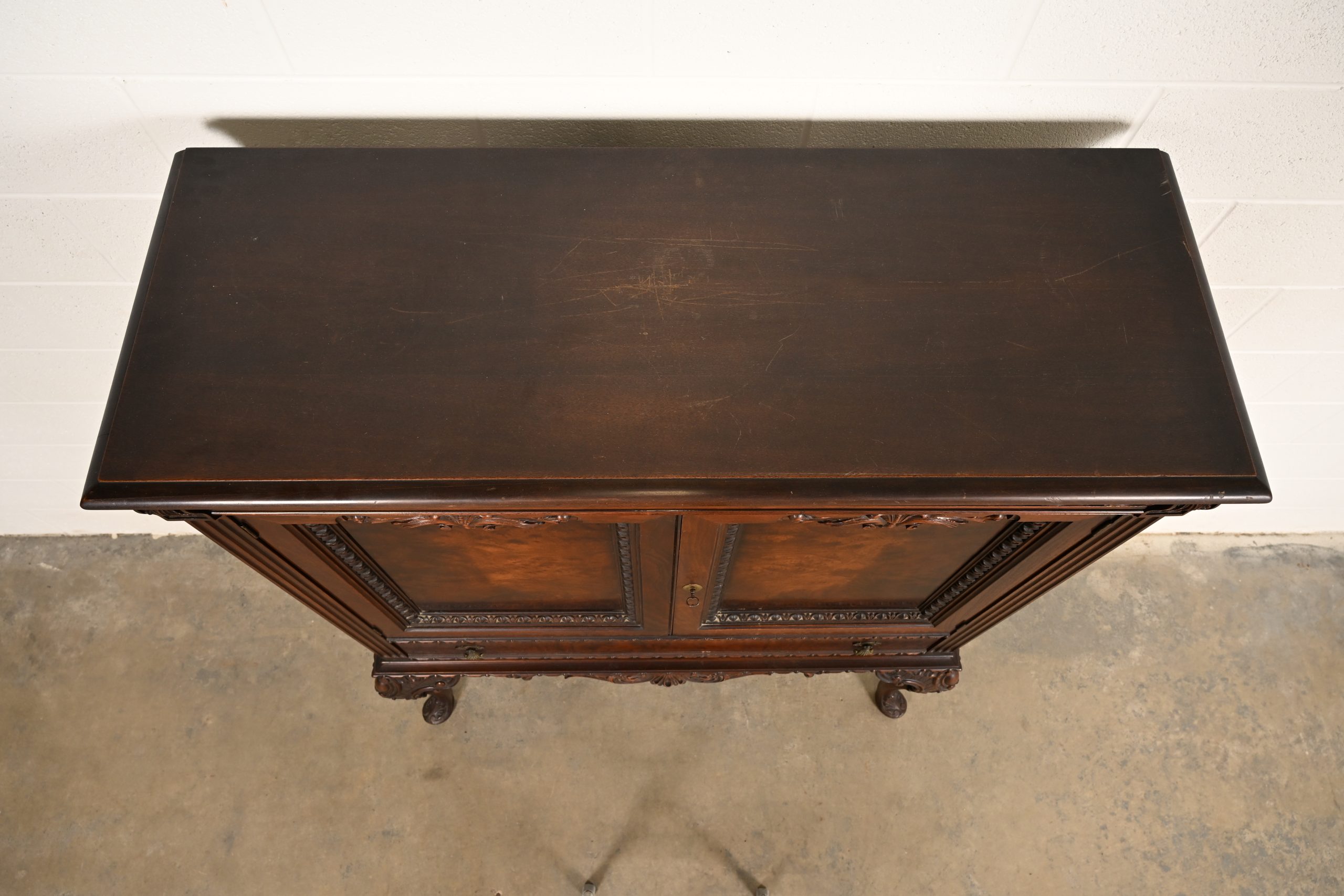 Berkey & Gay Style Antique Chippendale Carved Walnut and Burl Wood Bookcase or Bar Cabinet, Circa 1920s - Image 15