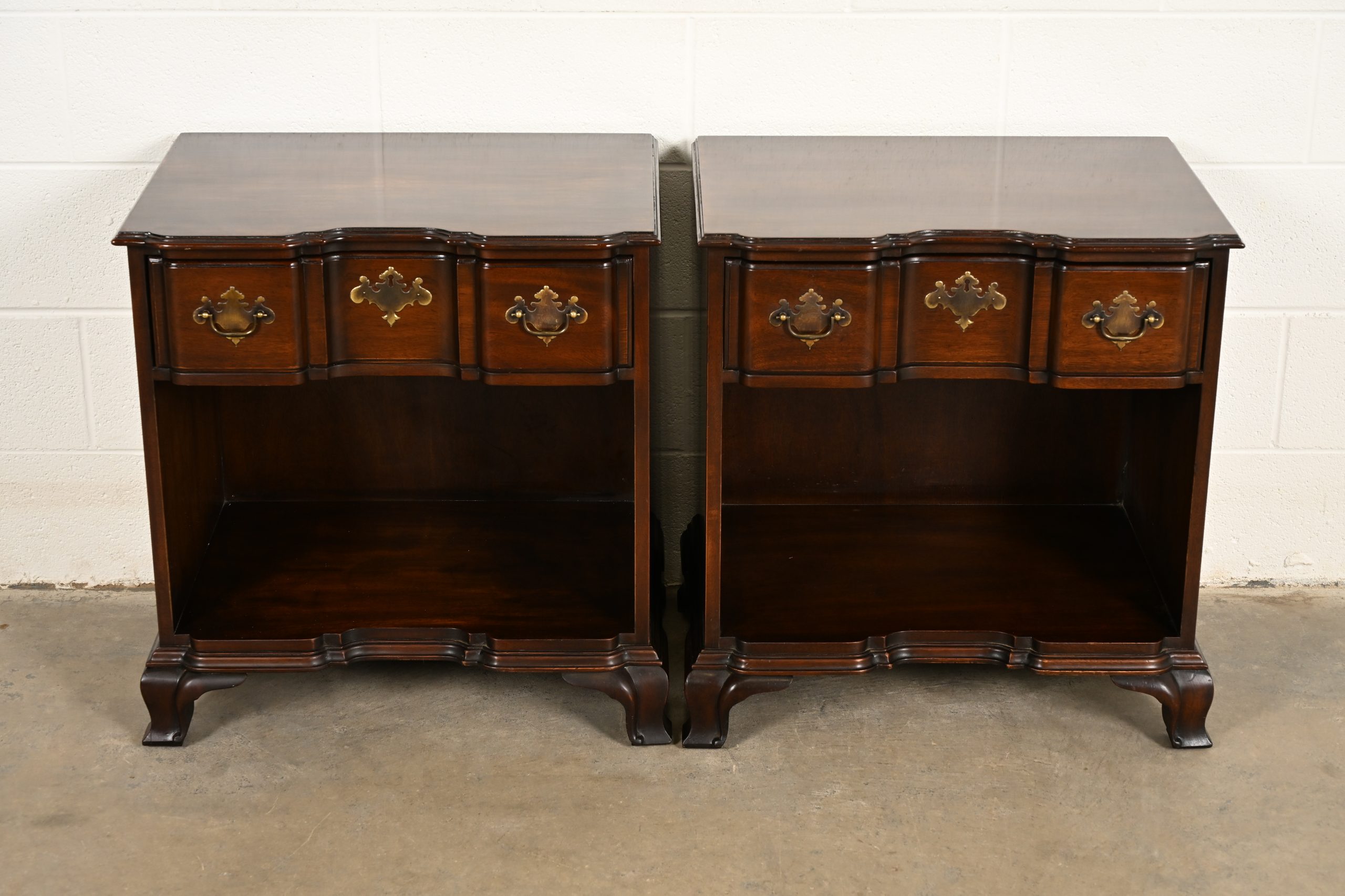 Kindel Furniture Georgian Solid Mahogany Block Front Nightstands, Pair - Image 3