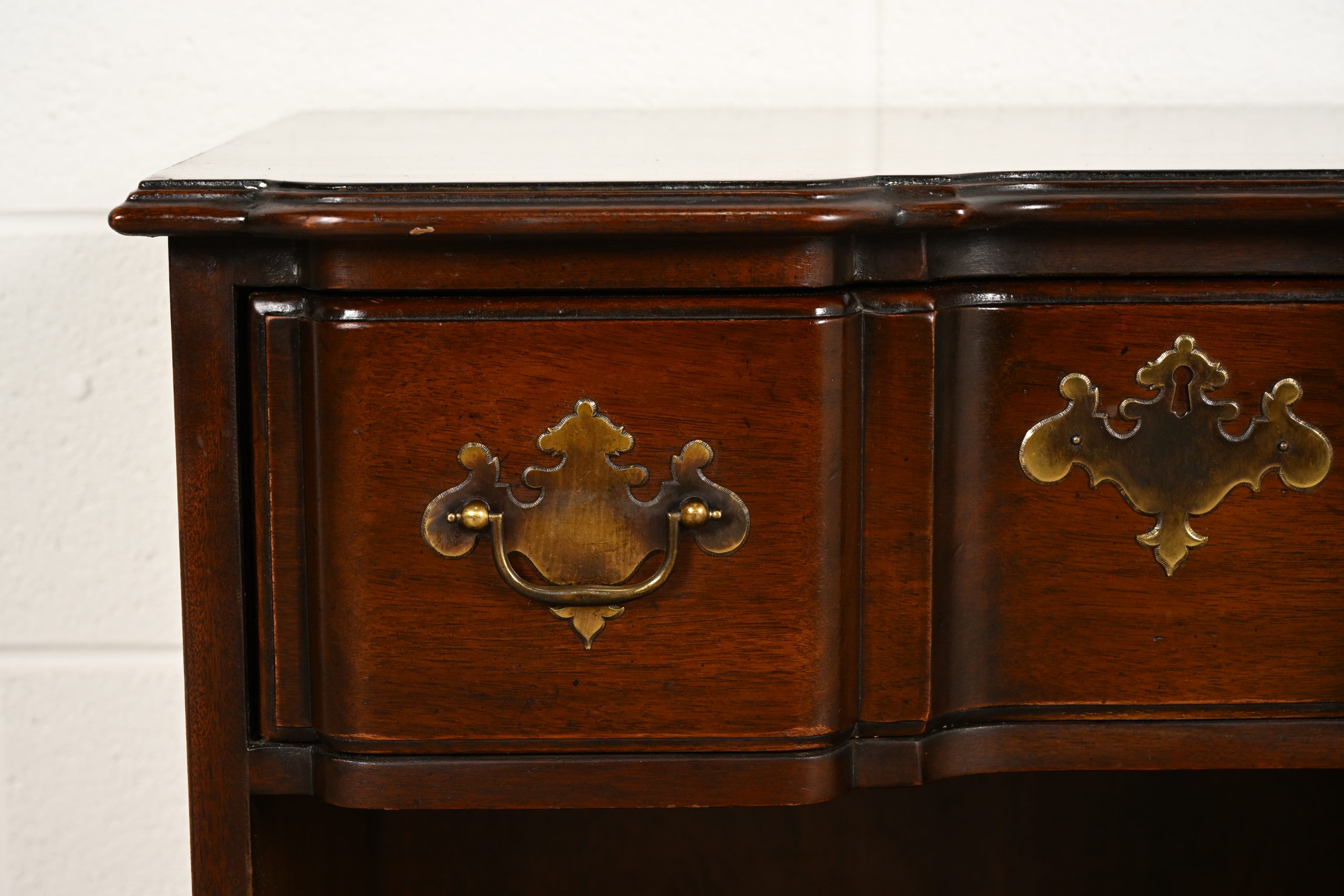 Kindel Furniture Georgian Solid Mahogany Block Front Nightstands, Pair - Image 10