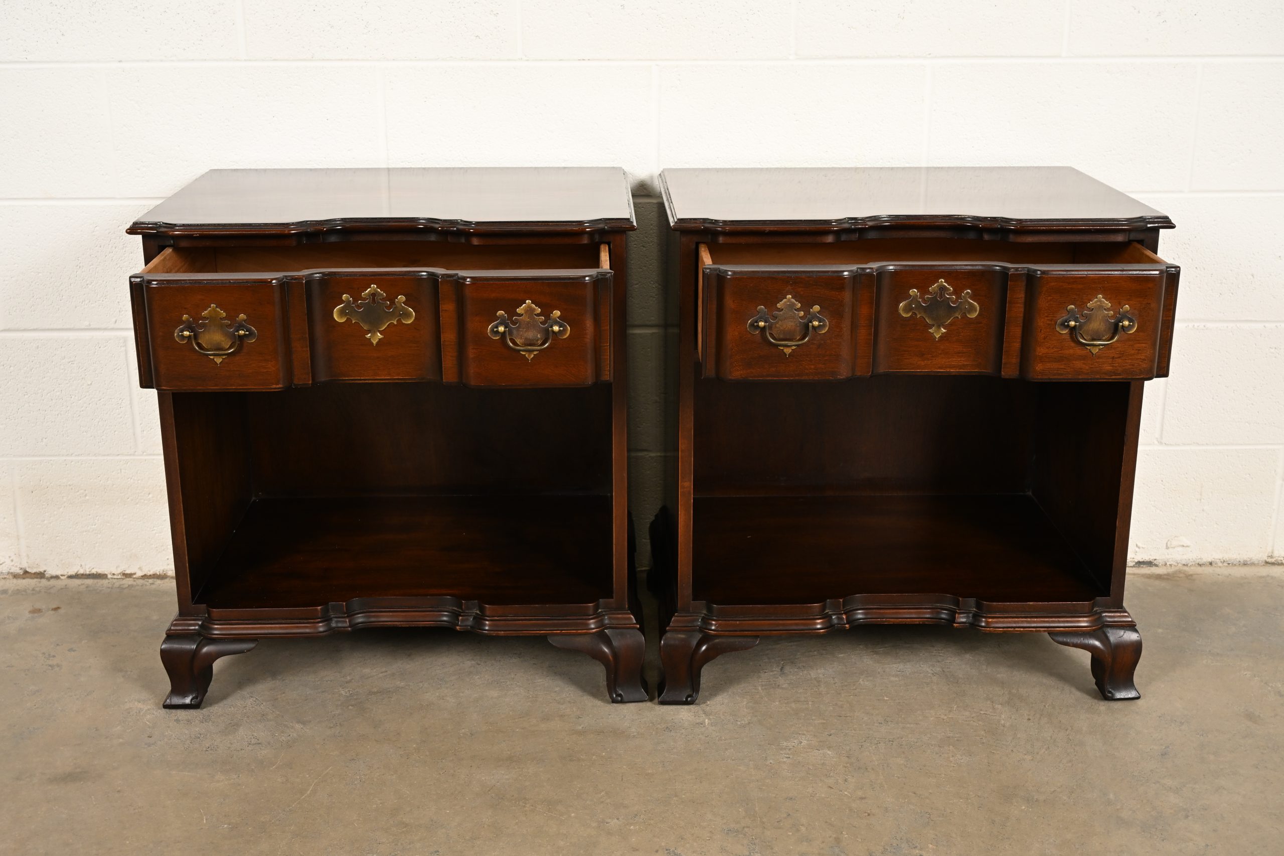 Kindel Furniture Georgian Solid Mahogany Block Front Nightstands, Pair - Image 5