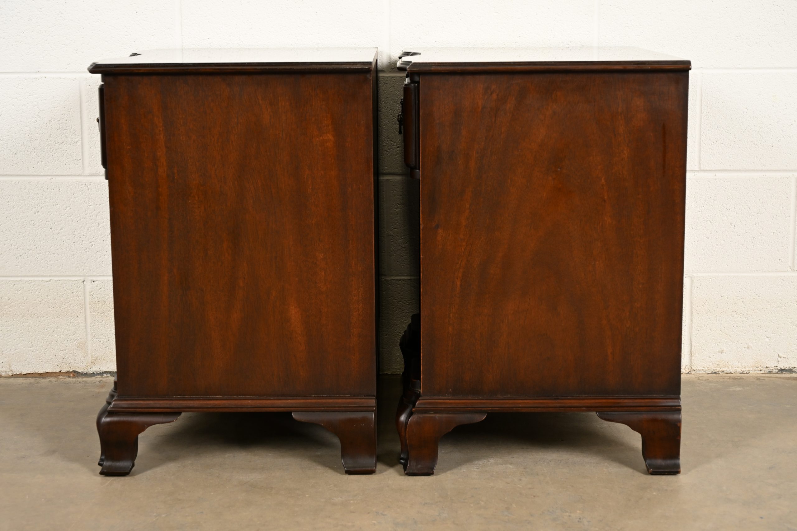 Kindel Furniture Georgian Solid Mahogany Block Front Nightstands, Pair - Image 15