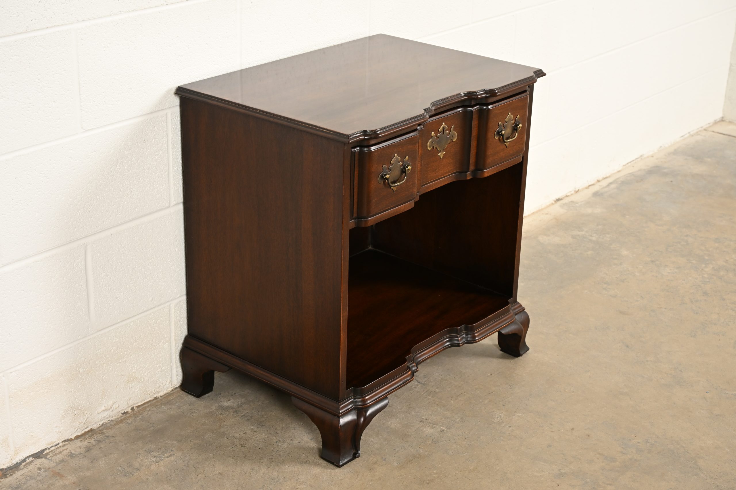 Kindel Furniture Georgian Solid Mahogany Block Front Nightstand - Image 4