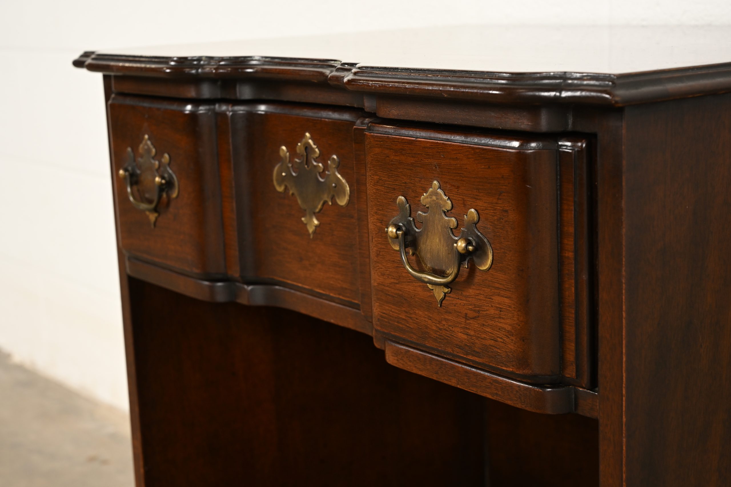 Kindel Furniture Georgian Solid Mahogany Block Front Nightstand - Image 11
