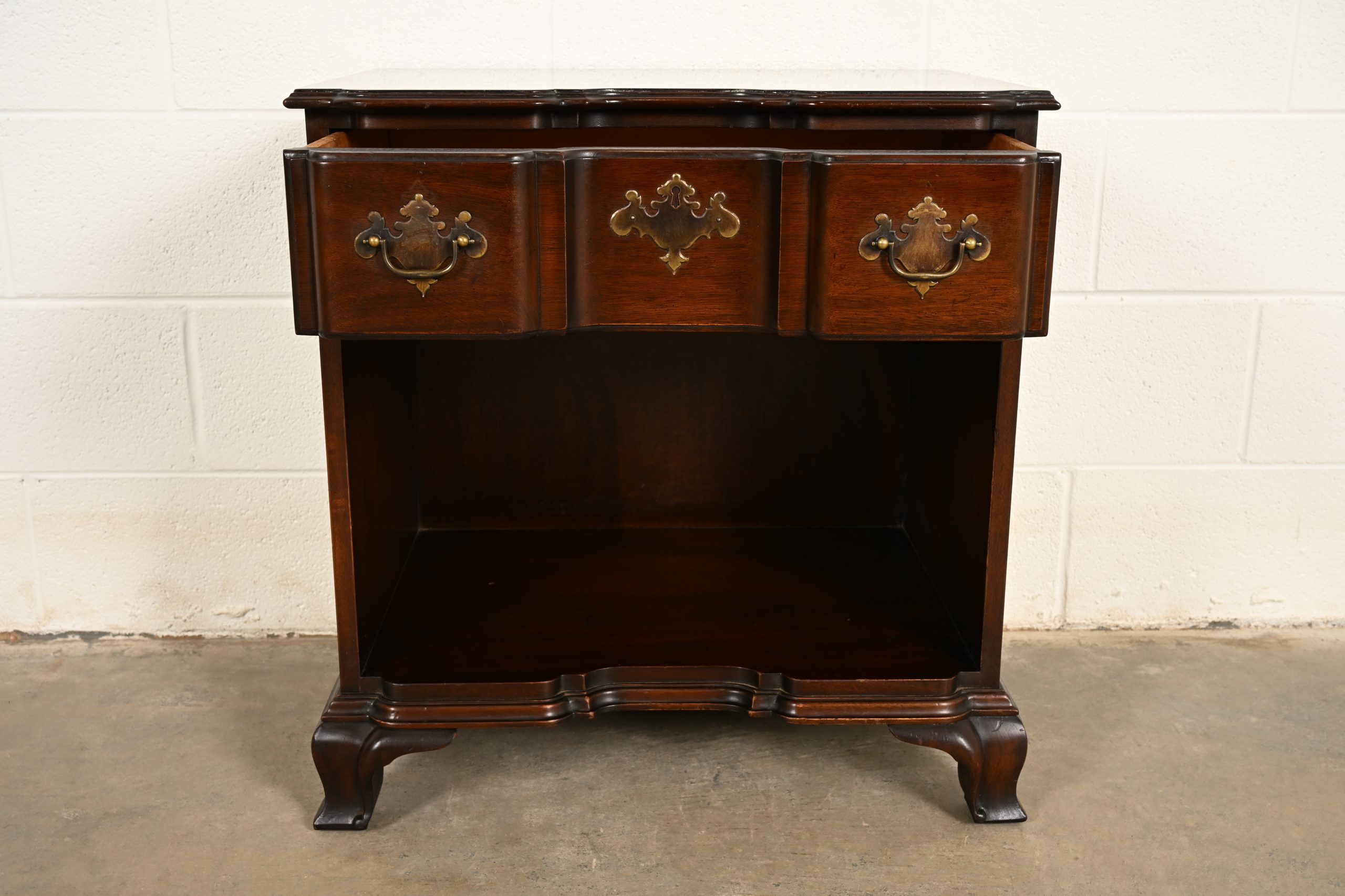 Kindel Furniture Georgian Solid Mahogany Block Front Nightstand - Image 5