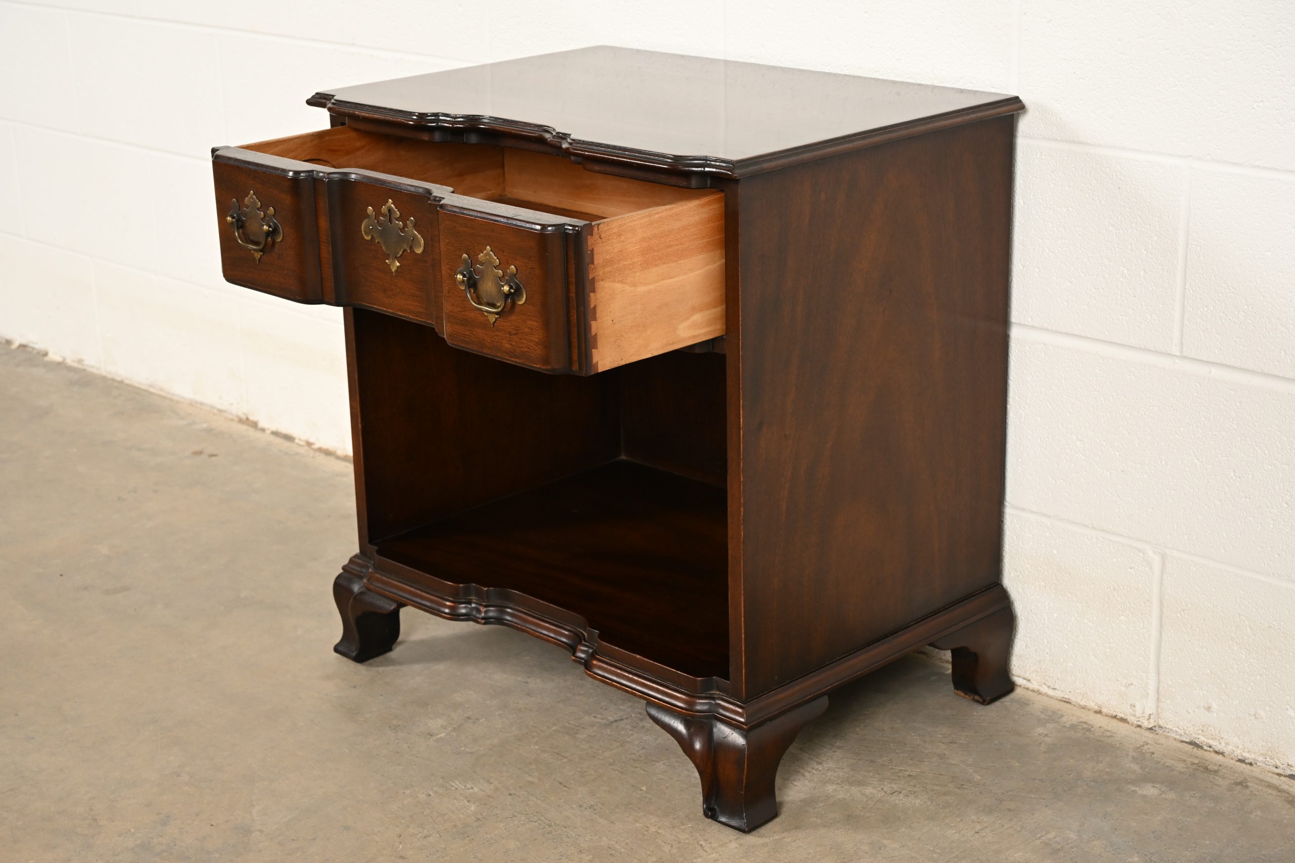 Kindel Furniture Georgian Solid Mahogany Block Front Nightstand - Image 6