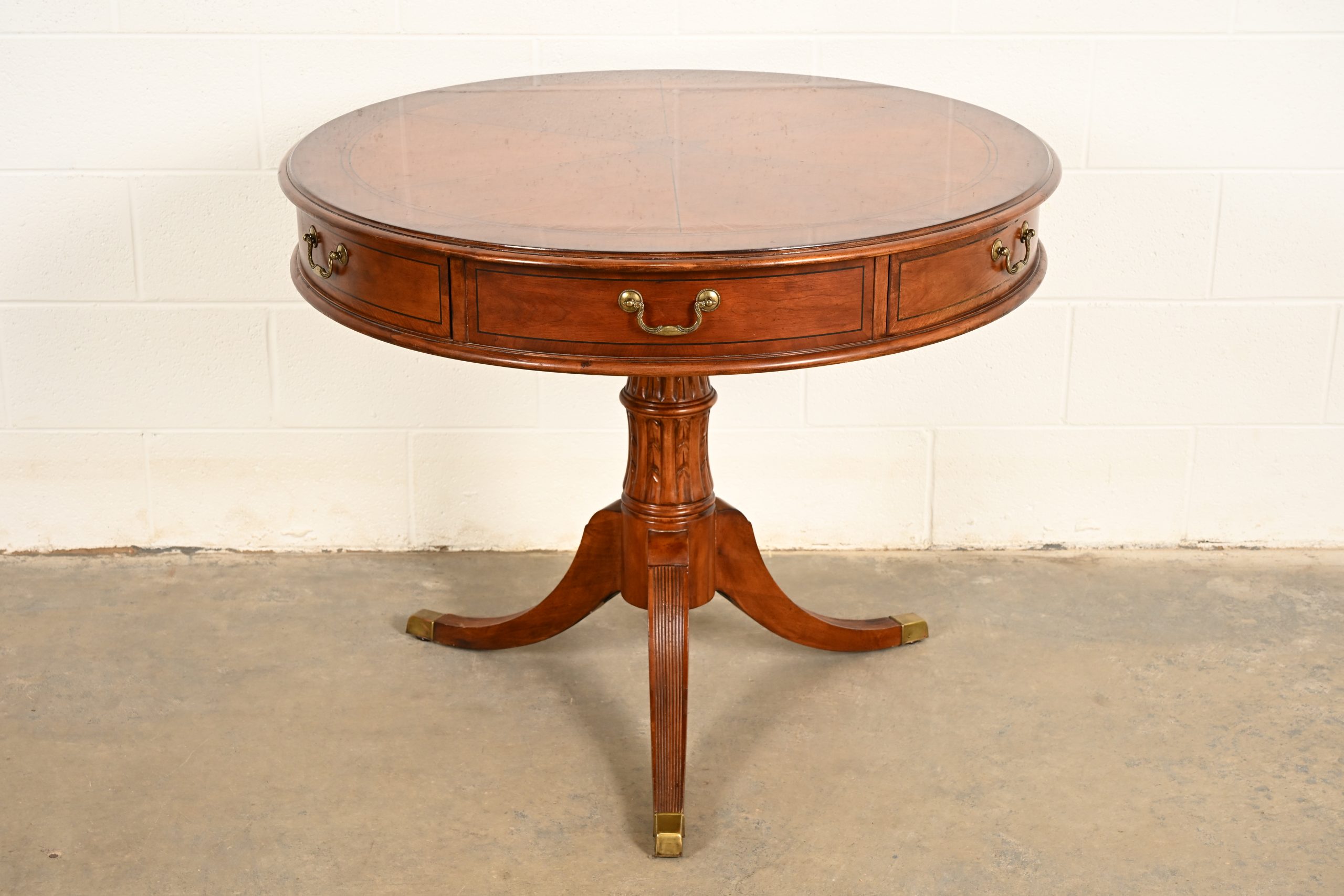 Hekman Georgian Banded Cherry Wood Pedestal Drum Side Table or Tea Table, Circa 1980s