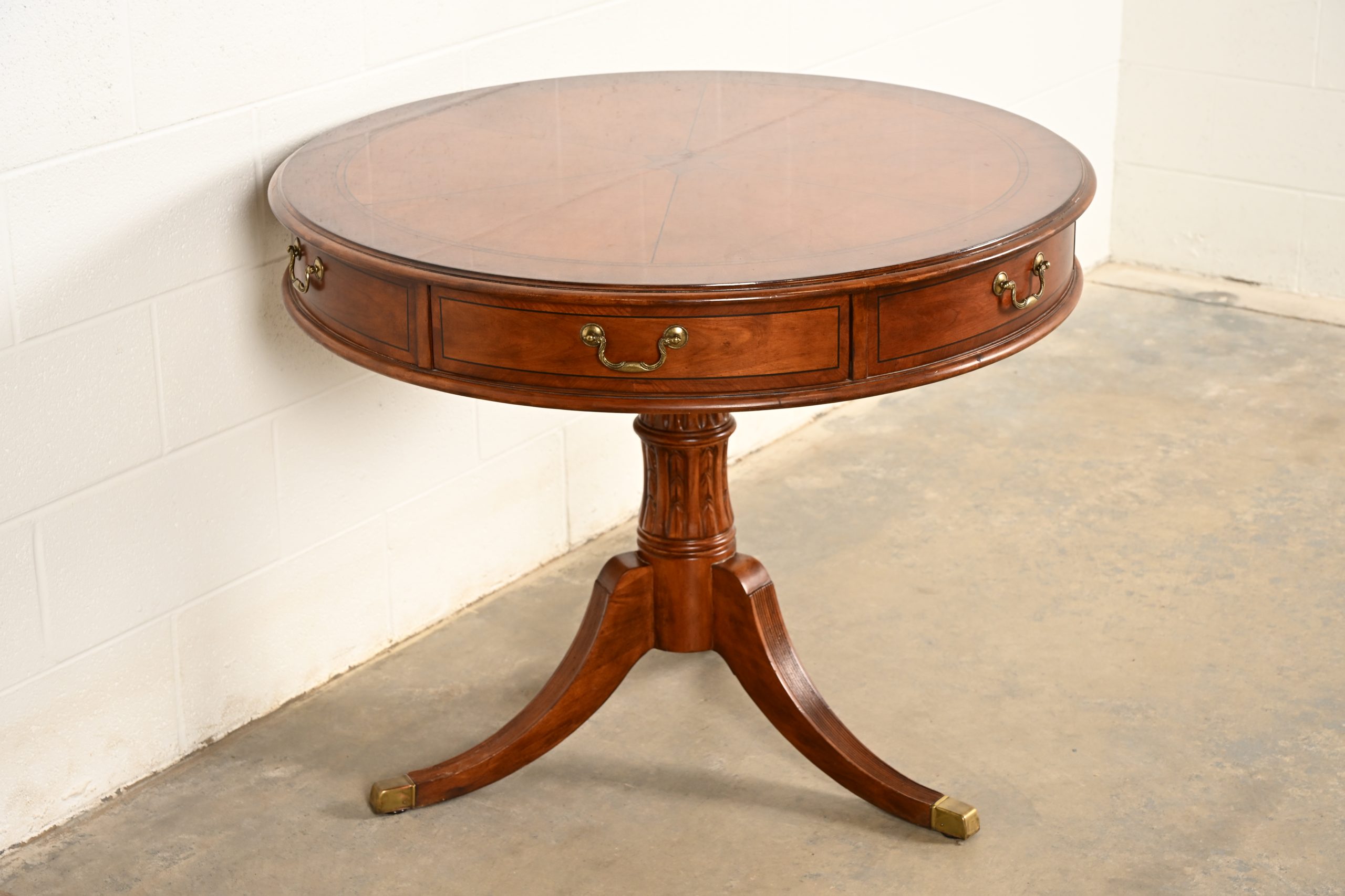 Hekman Georgian Banded Cherry Wood Pedestal Drum Side Table or Tea Table, Circa 1980s - Image 3