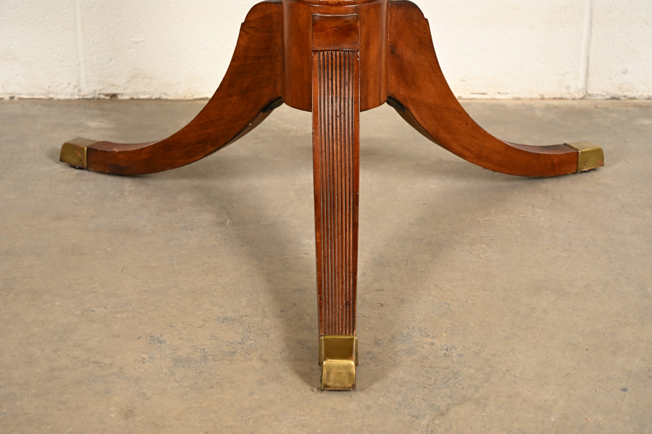 Hekman Georgian Banded Cherry Wood Pedestal Drum Side Table or Tea Table, Circa 1980s - Image 10
