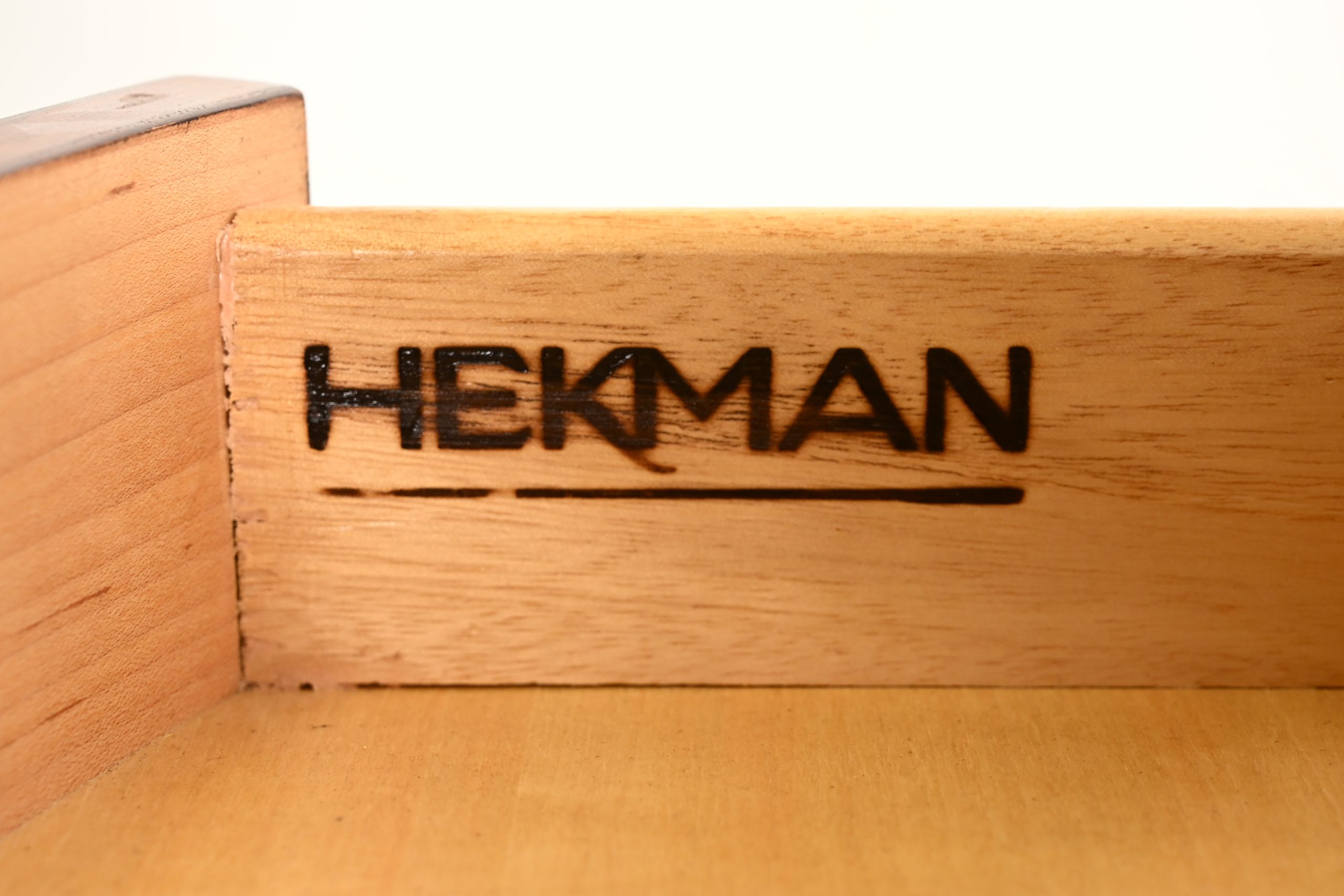 Hekman Georgian Banded Cherry Wood Pedestal Drum Side Table or Tea Table, Circa 1980s - Image 14