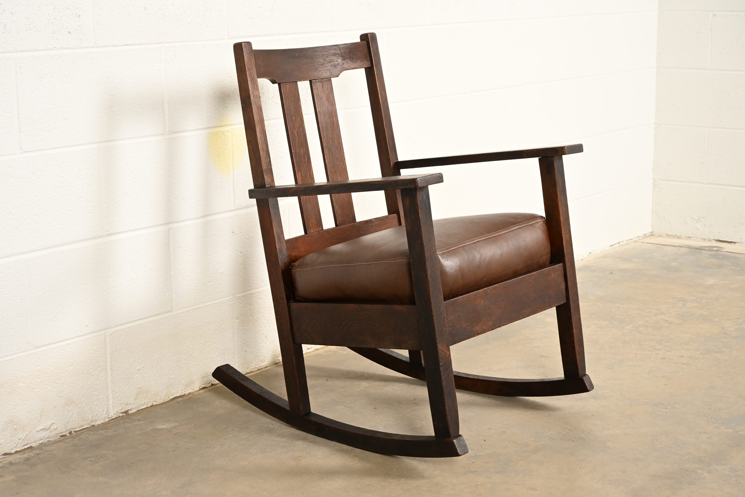 Limbert Antique Mission Oak Arts & Crafts Rocking Chair, Circa 1910