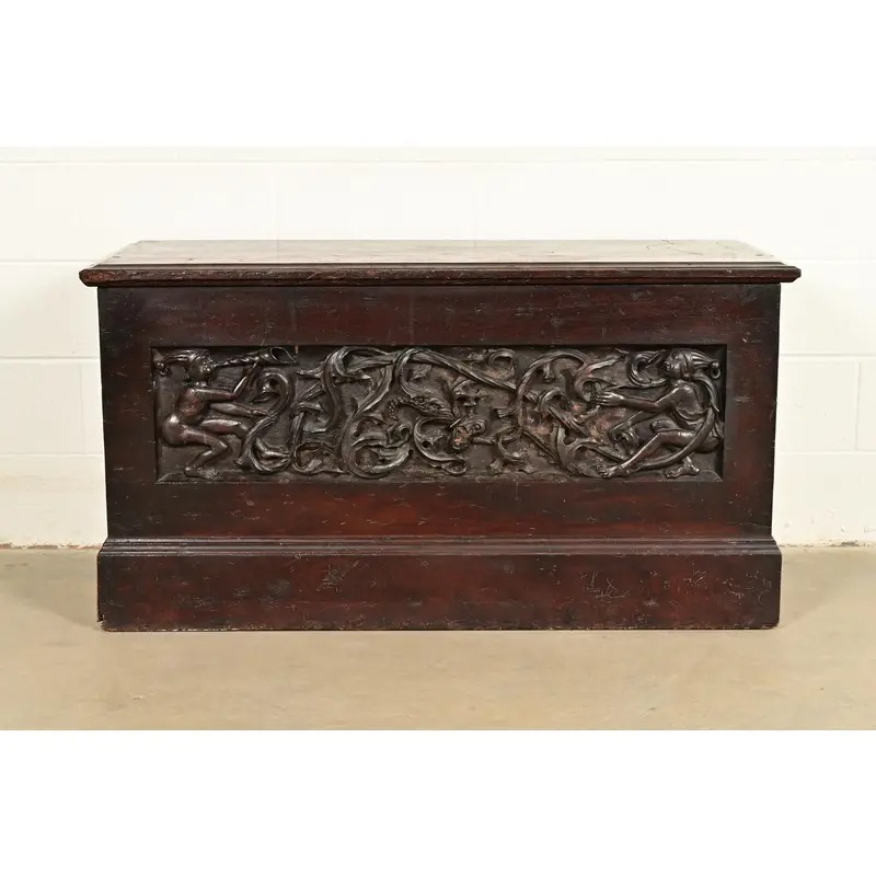 R. J. Horner Style Antique Italian Renaissance Revival Carved Walnut Blanket Chest, Circa 1880s