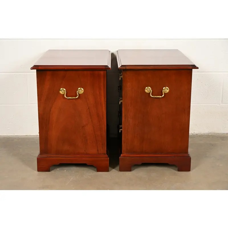 Baker Furniture Georgian Banded Mahogany Bedside Chests, Pair - Image 15