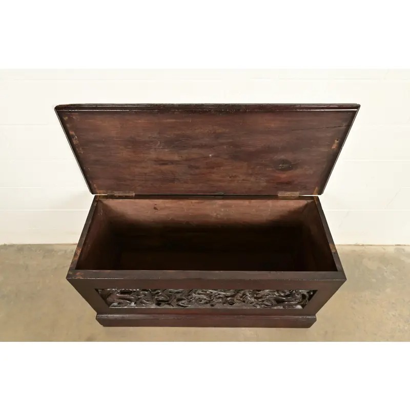 R. J. Horner Style Antique Italian Renaissance Revival Carved Walnut Blanket Chest, Circa 1880s - Image 6