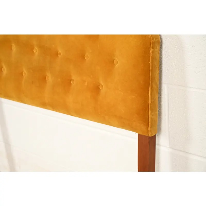 Grosfeld House Style Mid-Century Hollywood Regency Tufted Velvet Upholstered Twin Headboard, Circa 1960s - Image 9