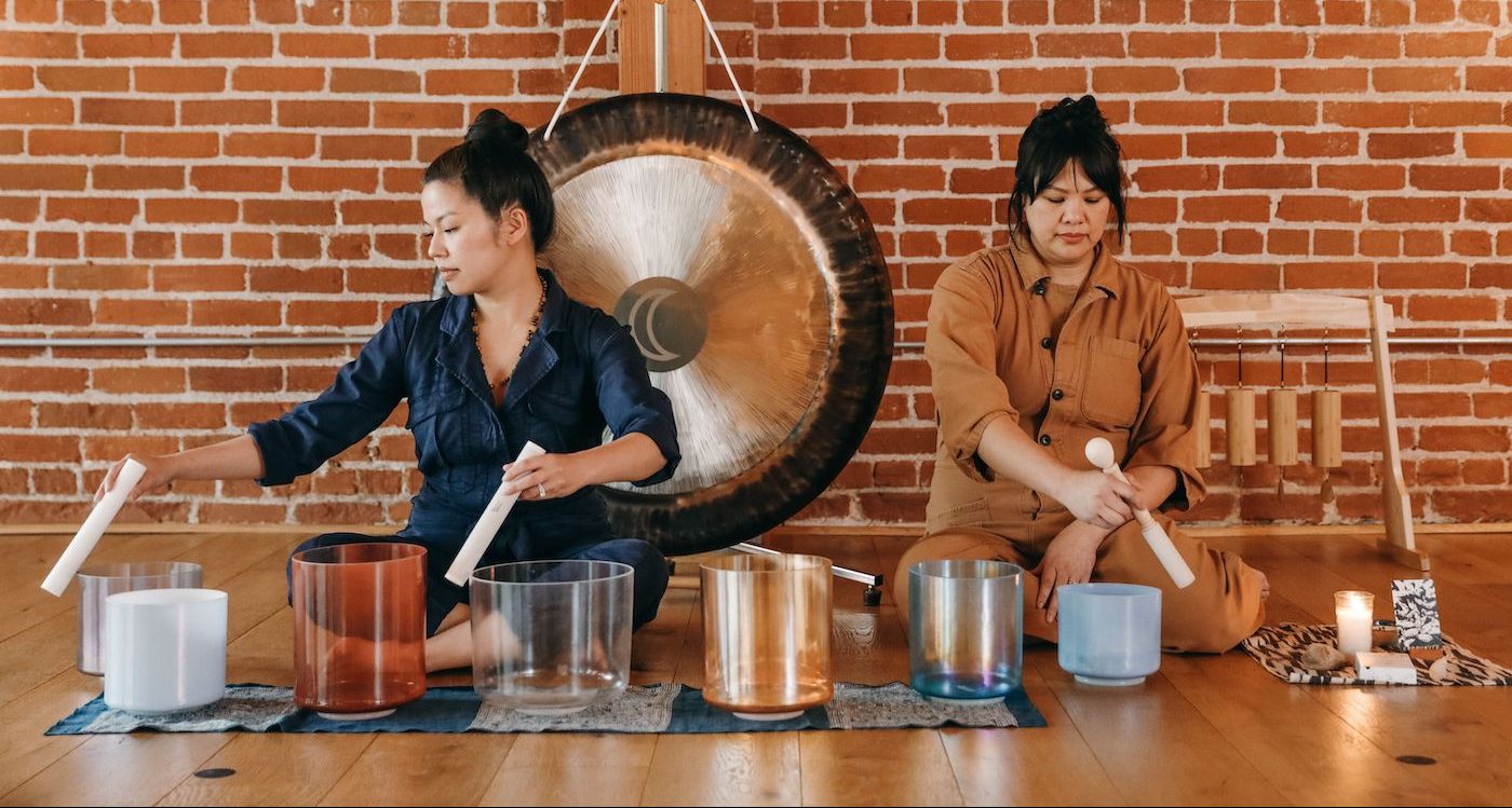 image of soundbath sound healers, singing bowls, gong, relaxation, stress reduction, los angeles