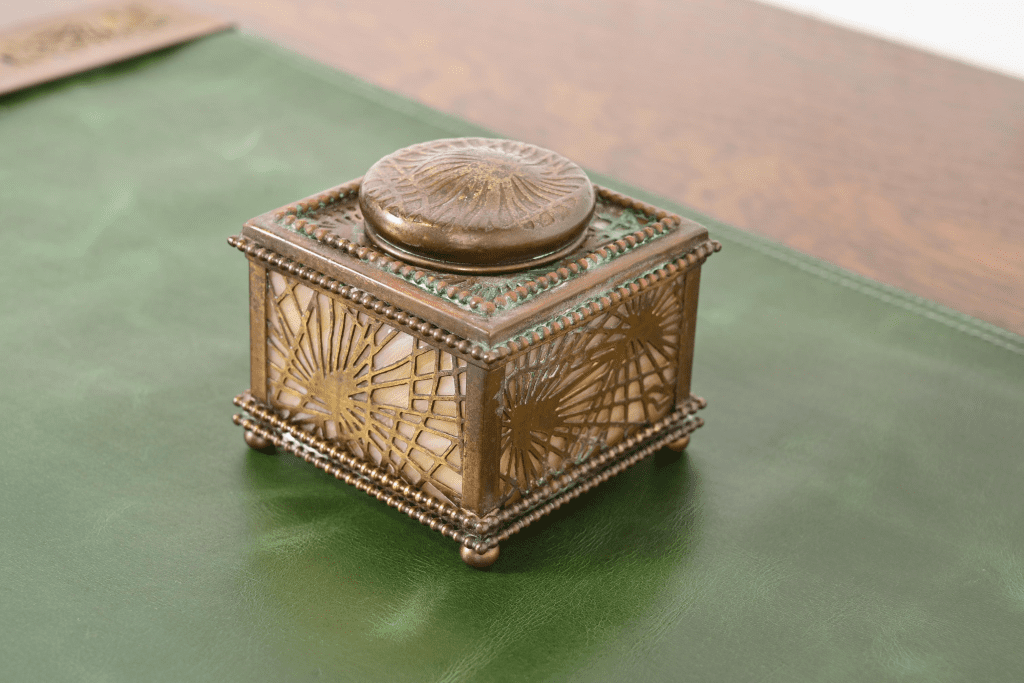 tiffany-studios-new-york-pine-