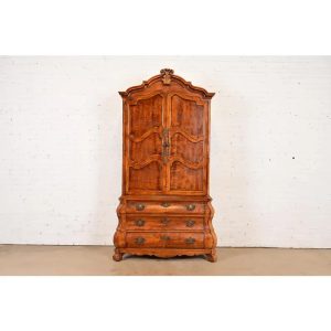 Henredon French Provincial Louis XV Carved Walnut Bombe Form Lighted Bar Cabinet