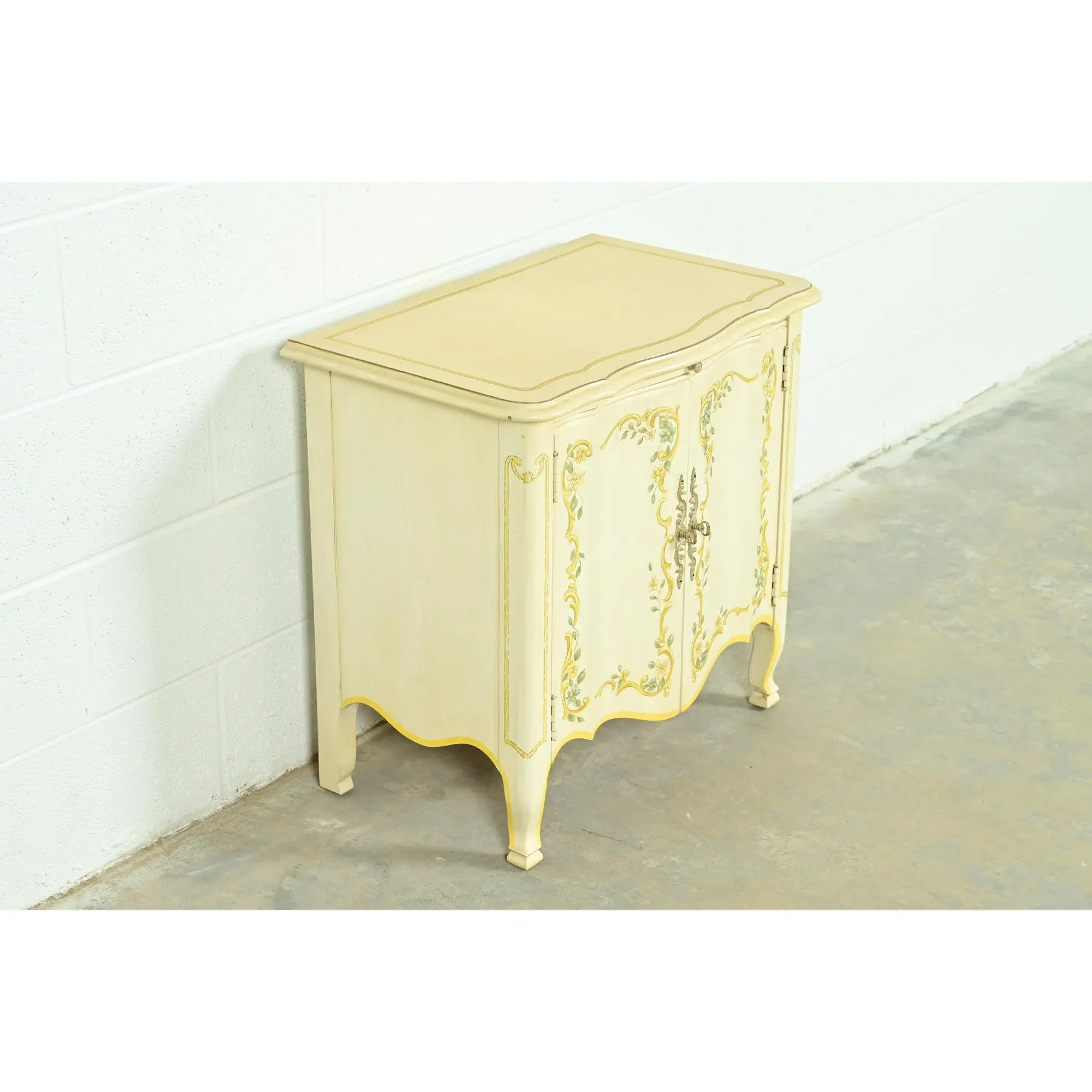Drexel Heritage French Provincial Louis XV Cream Lacquered Paint-Decorated Nightstand, 1970s - Image 4