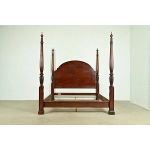Henredon Georgian Carved Cherry Wood King Size Poster Bed
